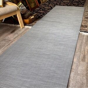 CHILIWICH Basketweave Runner
30" x 106"
Midtone Cool Grey - Shadow
EUC